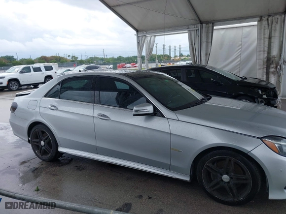 2014 Mercedes-Benz E-Class E 350 Luxury with VIN WDDHF8JB1EA816030, listed as a IAAI auction lot 41984219 with 117,790 mi miles. Bid and sale history available at carsss.com. Image 13.