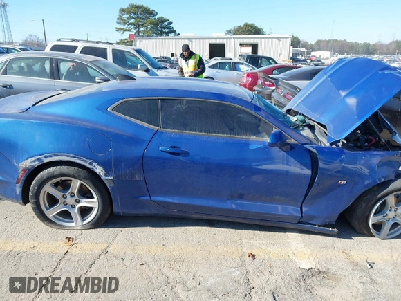 2021 Chevrolet Camaro 1LS z VIN 1G1FB1RX3M0128032, wystawiony jako IAAI lot #41050713 z przebiegiem 58 255 mil mil oraz . Historia ofert i sprzedaży dostępna na DreamBid. Obrazek 12.