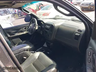 2002 Ford Escape XLT with VIN 1FMCU03182KD33491, listed as a IAAI auction lot 41704430 with 174,810 mi miles. Bid and sale history available at carsss.com. Image 5.