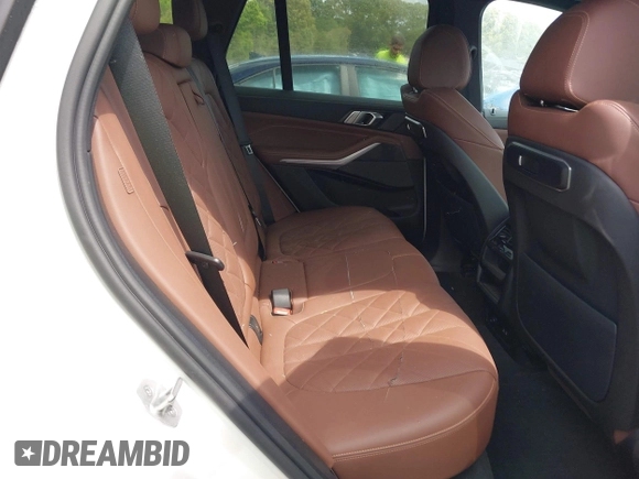 2024 BMW X5 xDrive40i z VIN 5UX23EU05R9S29952, wystawiony jako IAAI lot #42177371 z przebiegiem 26 832 mil mil oraz . Historia ofert i sprzedaży dostępna na DreamBid. Obrazek 8.