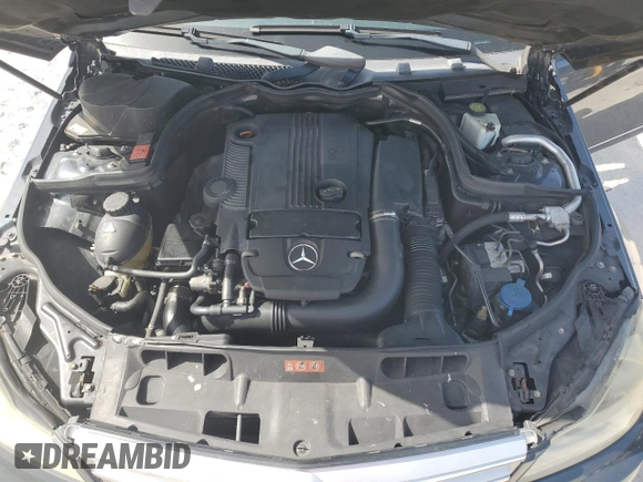 2013 Mercedes-Benz C 250 Sport z VIN WDDGF4HB4DA798325, wystawiony jako Copart lot #59855655 z przebiegiem 125 382 mil mil oraz Czysty tytuł • Clean title. Historia ofert i sprzedaży dostępna na DreamBid. Obrazek 11.