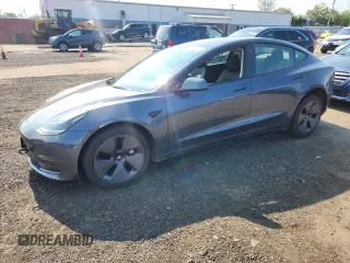 2023 Tesla Model 3 z VIN 5YJ3E1EAXPF594565, wystawiony jako Copart lot #65361925 z przebiegiem Nie podano mil oraz Szkoda całkowita • Salvage title. Historia ofert i sprzedaży dostępna na DreamBid. Obrazek 1.