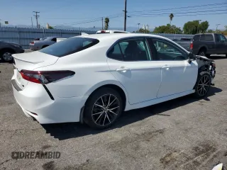 2023 Toyota Camry SE z VIN 4T1G11AK5PU822423, wystawiony jako Copart lot #57509345 z przebiegiem 43 592 mil mil oraz Szkoda całkowita • Salvage title. Historia ofert i sprzedaży dostępna na DreamBid. Obrazek 3.