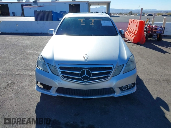 2010 Mercedes-Benz E 350 Luxury z VIN WDDHF5GB2AA052480, wystawiony jako IAAI lot #41361531 z przebiegiem 154 443 mil mil oraz . Historia ofert i sprzedaży dostępna na DreamBid. Obrazek 6.