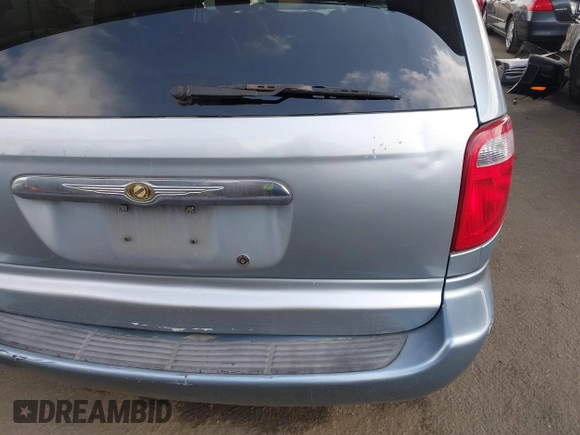 2006 Chrysler Town & Country LX with VIN 1A4GP44R46B609965, listed as a IAAI auction lot 42093438 with 333,689 mi miles and . Bid and sale history available at DreamBid. Image 17.