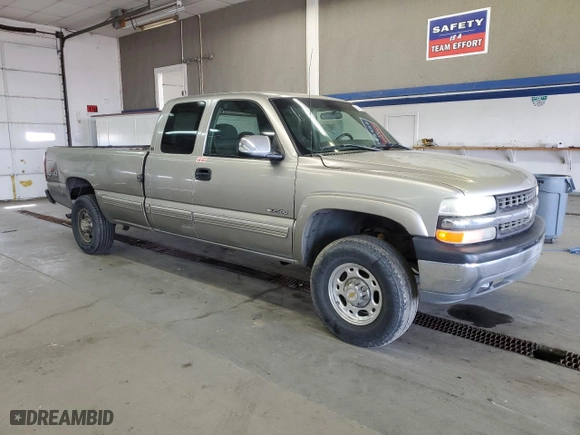 2000 Chevrolet Silverado 2500 LT with VIN 1GCGK29U4YE285696, listed as a Copart auction lot 50725725 with NaN miles and Clean Title. Bid and sale history available at carsss.com. Image 4.