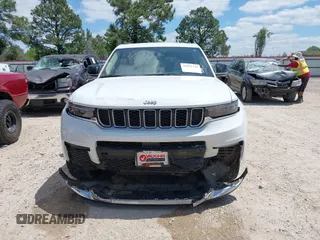 2021 Jeep Grand Cherokee Limited z VIN 1C4RJJBG1M8136228, wystawiony jako IAAI lot #42022735 z przebiegiem 82 017 mil mil oraz . Historia ofert i sprzedaży dostępna na DreamBid. Obrazek 12.