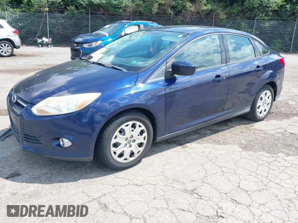 2012 Ford Focus SE z VIN 1FAHP3F22CL157417, wystawiony jako IAAI lot #42655527 z przebiegiem 107 472 mil mil oraz . Historia ofert i sprzedaży dostępna na DreamBid. Obrazek 2.