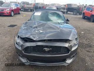 2017 Ford Mustang EcoBoost Premium z VIN 1FATP8UH5H5295852, wystawiony jako IAAI lot #41876517 z przebiegiem 132 910 mil mil oraz . Historia ofert i sprzedaży dostępna na DreamBid. Obrazek 6.