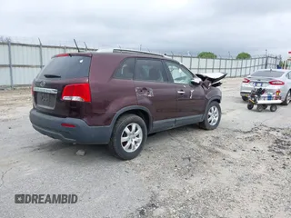 2013 Kia Sorento LX with VIN 5XYKT4A2XDG323012, listed as a IAAI auction lot 41875238 with 1 mi miles. Bid and sale history available at carsss.com. Image 4.