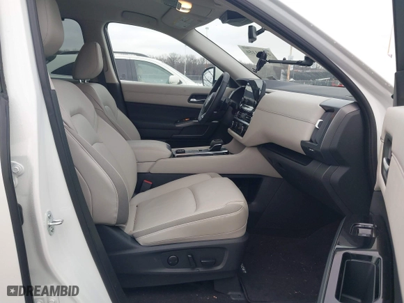2024 Nissan Pathfinder SL with VIN 5N1DR3CC9RC315613, listed as a IAAI auction lot 41571156 with 1,583 mi miles. Bid and sale history available at carsss.com. Image 5.
