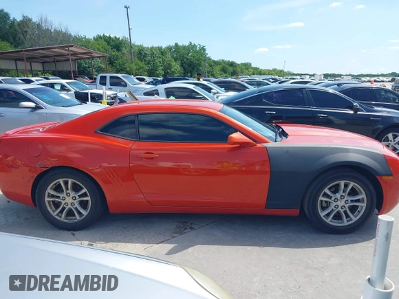 2013 Chevrolet Camaro LT z VIN 2G1FB1E35D9200406, wystawiony jako IAAI lot #42398599 z przebiegiem 118 700 mil mil oraz . Historia ofert i sprzedaży dostępna na DreamBid. Obrazek 13.