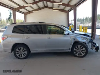 2013 Toyota Highlander Hybrid Limited with VIN JTEDC3EH8D2015893, listed as a IAAI auction lot 42033938 with 178,931 mi miles. Bid and sale history available at carsss.com. Image 13.
