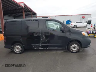2015 Nissan NV200 S z VIN 3N6CM0KN6FK714403, wystawiony jako IAAI lot #41705950 z przebiegiem 84 384 mil mil oraz . Historia ofert i sprzedaży dostępna na DreamBid. Obrazek 13.