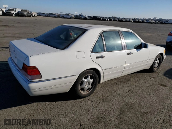 1995 Mercedes-Benz S 320 with VIN WDBGA32E8SA252144, listed as a Copart auction lot 77053484 with 126,534 mi miles and Clean Title. Bid and sale history available at DreamBid. Image 3.