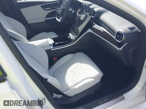 2024 Mercedes-Benz C 300 z VIN W1KAF4GB8RR227839, wystawiony jako IAAI lot #42079634 z przebiegiem 2 062 mil mil oraz . Historia ofert i sprzedaży dostępna na DreamBid. Obrazek 5.