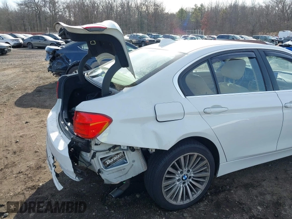2014 BMW 3 Series 335i xDrive with VIN WBA3B9C52EJ466045, listed as a IAAI auction lot 41281384 with 136,329 mi miles. Bid and sale history available at carsss.com. Image 18.