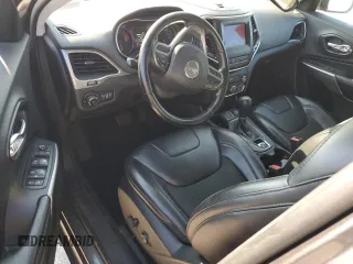 2021 Jeep Cherokee Latitude Plus z VIN 1C4PJLLB6MD187284, wystawiony jako Copart lot #66319094 z przebiegiem 77 876 mil mil oraz Szkoda całkowita • Salvage title. Historia ofert i sprzedaży dostępna na DreamBid. Obrazek 8.