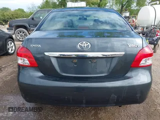 2008 Toyota Yaris z VIN JTDBT923084034729, wystawiony jako IAAI lot #42222673 z przebiegiem 169 007 mil mil oraz . Historia ofert i sprzedaży dostępna na DreamBid. Obrazek 16.