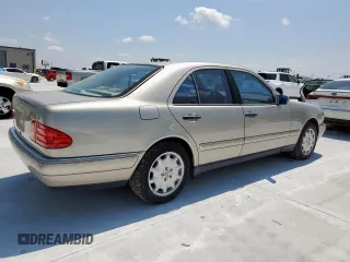 1999 Mercedes-Benz E 320 z VIN WDBJF65H4XA790071, wystawiony jako Copart lot #58670245 z przebiegiem 285 571 mil mil oraz Czysty tytuł • Clean title. Historia ofert i sprzedaży dostępna na DreamBid. Obrazek 3.