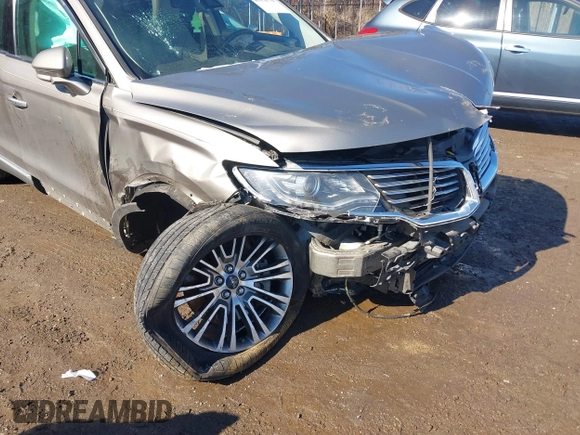 2016 Lincoln MKX Reserve with VIN 2LMTJ6LR7GBL90370, listed as a IAAI auction lot 41578776 with Not Provided miles and . Bid and sale history available at DreamBid. Image 6.
