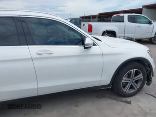 2021 Mercedes-Benz GLC 300 z VIN W1N0G8DB7MF987844, wystawiony jako IAAI lot #42460202 z przebiegiem 39 784 mil mil oraz . Historia ofert i sprzedaży dostępna na DreamBid. Obrazek 13.