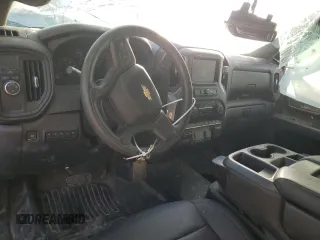 2022 Chevrolet Silverado 1500 with VIN 1GB2WLE73NF179948, listed as a Copart auction lot 76781484 with 60,560 mi miles and Salvage Title. Bid and sale history available at DreamBid. Image 8.