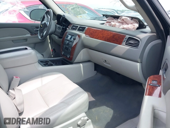 2014 Chevrolet Suburban LT with VIN 1GNSCJE06ER233762, listed as a IAAI auction lot 41515686 with 125,442 mi miles. Bid and sale history available at carsss.com. Image 5.