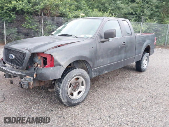 2005 Ford F-150 XLT z VIN 1FTPX145X5FA63049, wystawiony jako IAAI lot #42632000 z przebiegiem 106 348 mil mil oraz . Historia ofert i sprzedaży dostępna na DreamBid. Obrazek 2.