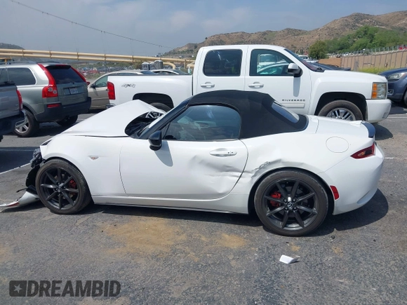 2016 Mazda MX-5 Miata Club z VIN JM1NDAC75G0113400, wystawiony jako IAAI lot #42143080 z przebiegiem 48 579 mil mil oraz . Historia ofert i sprzedaży dostępna na DreamBid. Obrazek 14.