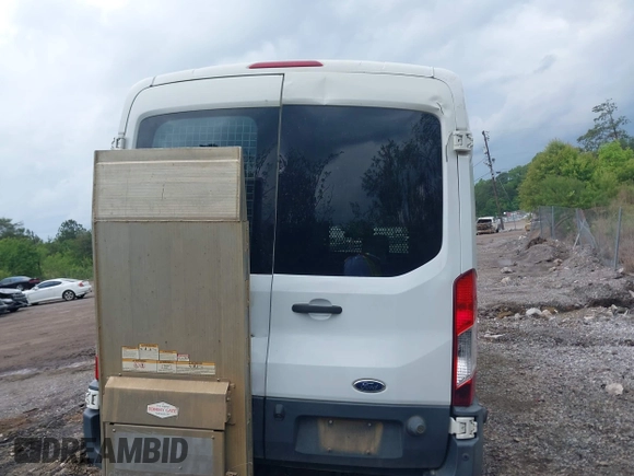 2017 Ford Transit с VIN 1FTYR2CM8HKB32488, выставлен на аукционе IAAI как лот 41982742 с пробегом 235 114 миль миль и . История ставок и продаж доступна на DreamBid. Изображение 17.