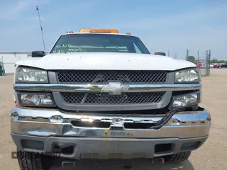 2006 Chevrolet Silverado 3500 SRW Wrk Trk z VIN 1GCHK34U36E213547, wystawiony jako IAAI lot #42521595 z przebiegiem 202 693 mil mil oraz . Historia ofert i sprzedaży dostępna na DreamBid. Obrazek 12.