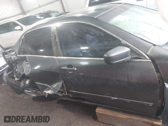 2004 Honda Accord EX z VIN 1HGCM66584A054087, wystawiony jako IAAI lot #42323440 z przebiegiem 221 213 mil mil oraz . Historia ofert i sprzedaży dostępna na DreamBid. Obrazek 14.