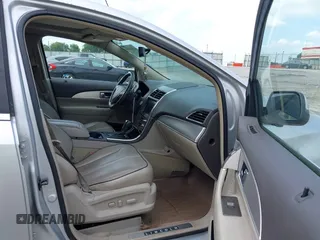 2011 Lincoln MKX z VIN 2LMDJ8JK2BBJ26455, wystawiony jako IAAI lot #42483429 z przebiegiem 196 075 mil mil oraz . Historia ofert i sprzedaży dostępna na DreamBid. Obrazek 5.