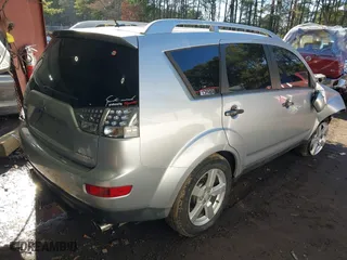 2008 Mitsubishi Outlander XLS with VIN JA4MT41X98Z014198, listed as a IAAI auction lot 41440560 with 228,263 mi miles. Bid and sale history available at carsss.com. Image 4.