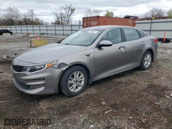 2016 Kia Optima LX z VIN 5XXGT4L3XGG104667, wystawiony jako Copart lot #53968815 z przebiegiem 82 417 mil mil oraz Szkoda całkowita • Salvage title. Historia ofert i sprzedaży dostępna na DreamBid. Obrazek 1.