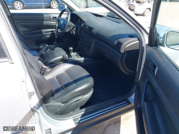 2003 Volkswagen Passat GLS with VIN WVWPD63B43P396108, listed as a IAAI auction lot 41884512 with 87,004 mi miles. Bid and sale history available at carsss.com. Image 5.