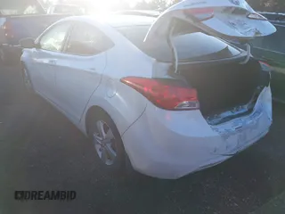 2013 Hyundai Elantra GLS z VIN 5NPDH4AE7DH404286, wystawiony jako IAAI lot #41180842 z przebiegiem 162 856 mil mil oraz . Historia ofert i sprzedaży dostępna na DreamBid. Obrazek 3.