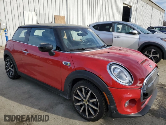 2021 MINI Hardtop Cooper SE with VIN WMWXP3C09M2N65958, listed as a Copart auction lot 46469535 with 25,778 mi miles and Salvage Title. Bid and sale history available at DreamBid. Image 4.
