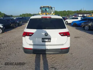 2022 Volkswagen Tiguan S z VIN 3VV1B7AX0NM126321, wystawiony jako IAAI lot #41939646 z przebiegiem 62 309 mil mil oraz . Historia ofert i sprzedaży dostępna na DreamBid. Obrazek 16.
