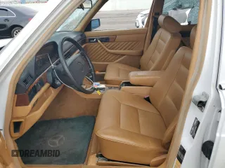 1989 Mercedes-Benz 560 with VIN WDBCA39E2KA479060, listed as a Copart auction lot 81924154 with 172,377 mi miles and Salvage Title. Bid and sale history available at DreamBid. Image 7.