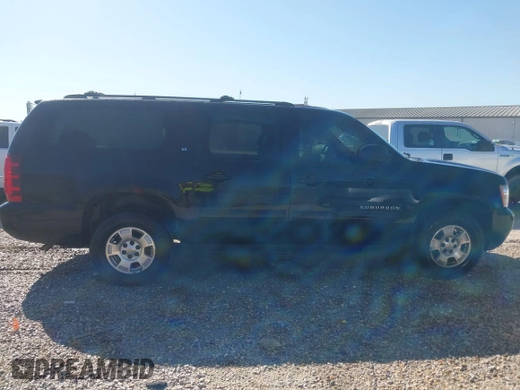 2014 Chevrolet Suburban LT with VIN 1GNSCJE00ER198703, listed as a IAAI auction lot 41952805 with 228,579 mi miles and . Bid and sale history available at DreamBid. Image 13.