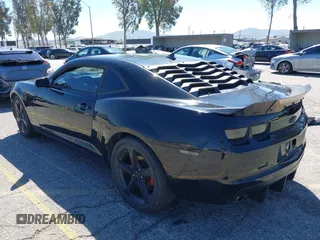 2013 Chevrolet Camaro LT z VIN 2G1FC1E30D9128690, wystawiony jako IAAI lot #41856470 z przebiegiem 139 573 mil mil oraz . Historia ofert i sprzedaży dostępna na DreamBid. Obrazek 3.