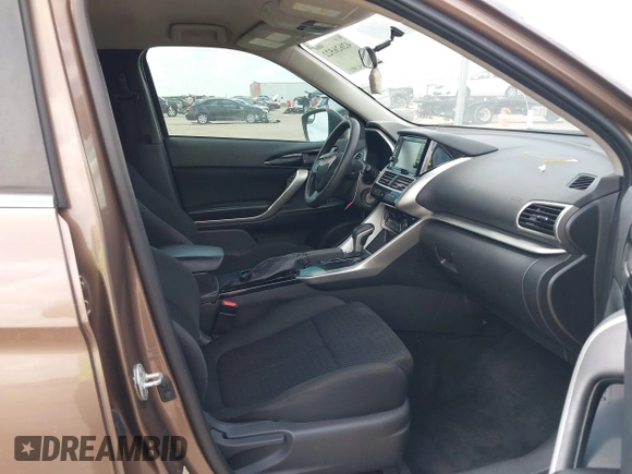 2020 Mitsubishi Eclipse Cross ES z VIN JA4AS3AA8LZ001737, wystawiony jako IAAI lot #42626522 z przebiegiem 152 511 mil mil oraz . Historia ofert i sprzedaży dostępna na DreamBid. Obrazek 5.