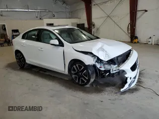 2018 Volvo S60 Dynamic z VIN YV140MTLXJ2450852, wystawiony jako Copart lot #53932485 z przebiegiem Nie podano mil oraz Szkoda całkowita • Salvage title. Historia ofert i sprzedaży dostępna na DreamBid. Obrazek 4.