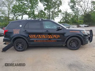 2016 Ford Police Interceptor Utility z VIN 1FM5K8AR3GGC73183, wystawiony jako IAAI lot #41978063 z przebiegiem 133 309 mil mil oraz . Historia ofert i sprzedaży dostępna na DreamBid. Obrazek 13.