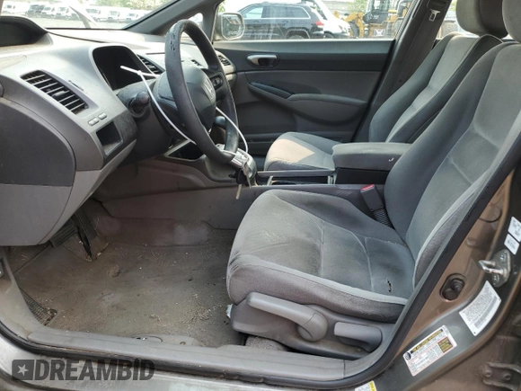 2006 Honda Civic LX z VIN 2HGFA165X6H518462, wystawiony jako Copart lot #59694195 z przebiegiem 101 556 mil mil oraz Czysty tytuł • Clean title. Historia ofert i sprzedaży dostępna na DreamBid. Obrazek 7.