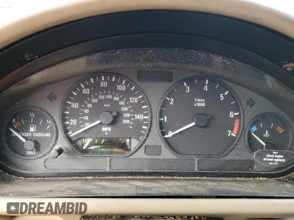 1999 BMW Z3 2.5 z VIN 4USCH9339XLG00330, wystawiony jako Copart lot #84219534 z przebiegiem Nie podano mil oraz Czysty tytuł • Clean title. Historia ofert i sprzedaży dostępna na DreamBid. Obrazek 9.