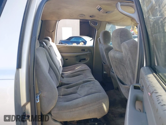 2004 Chevrolet Suburban LT with VIN 1GNEC16T84R125633, listed as a IAAI auction lot 42564242 with 328,946 mi miles and . Bid and sale history available at DreamBid. Image 8.