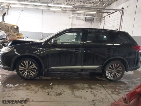 2019 Mitsubishi Outlander ES with VIN JA4AZ3A3XKZ033553, listed as a IAAI auction lot 41499069 with 68,697 mi miles. Bid and sale history available at carsss.com. Image 14.